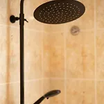 民宿 Downhouse Habitacions-en Casa Compartida-