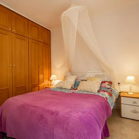 Downhouse Habitacions Pansiyon *