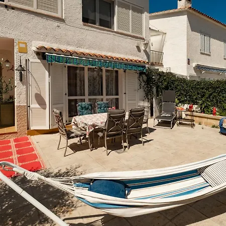 民宿 Downhouse Habitacions Roda de Bará