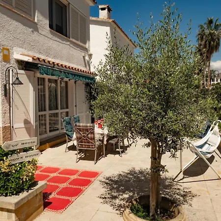 Downhouse Habitacions-en Casa Compartida- *