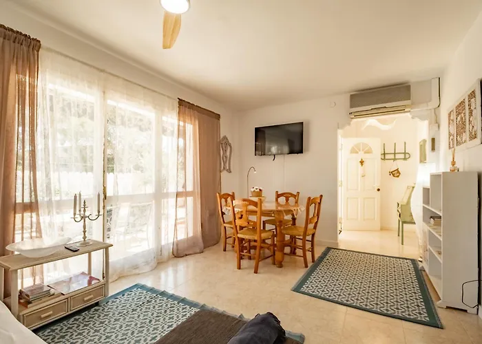 Downhouse Habitacions-en Casa Compartida- Δωμάτια σε οικογενειακή κατοικία *
