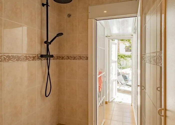 Downhouse Habitacions 民宿 Roda de Bará