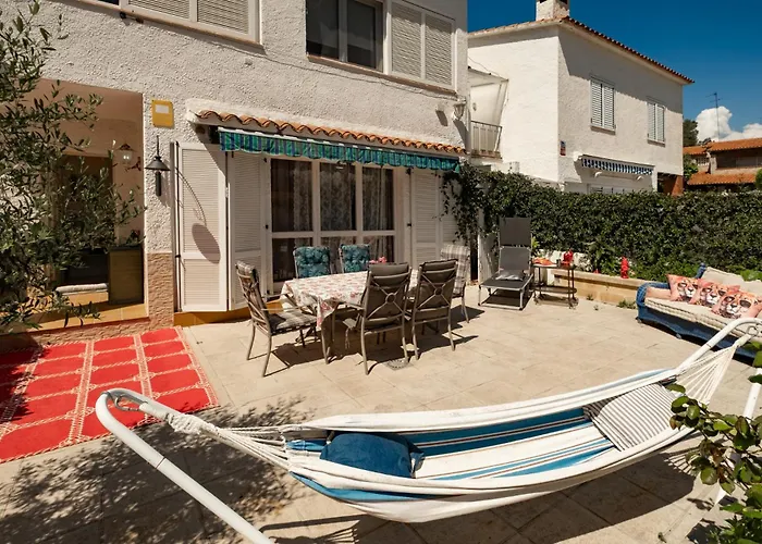Δωμάτια σε οικογενειακή κατοικία Downhouse Habitacions-en Casa Compartida- Roda de Bará
