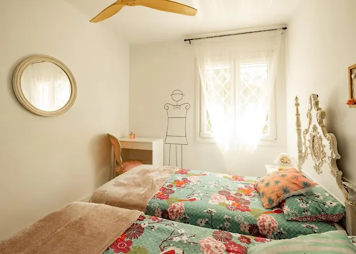 Δωμάτια σε οικογενειακή κατοικία Downhouse Habitacions-en Casa Compartida-